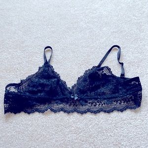 Yimi Black Bralette with Adjustable Straps